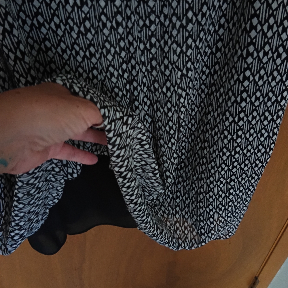 Nine West Black and White Patterned Top - Picture 2 of 5
